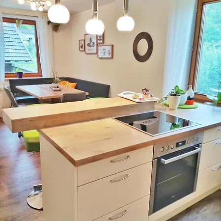 Unterm Nussbaum 2 * Rassnig