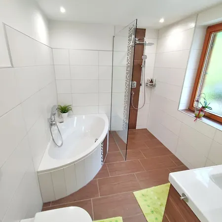 Apartment Unterm Nussbaum 2 Rassnig