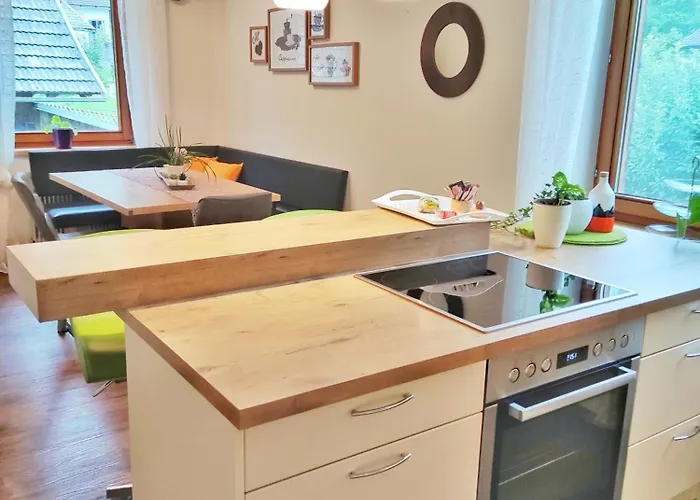 Unterm Nussbaum 2 * Rassnig